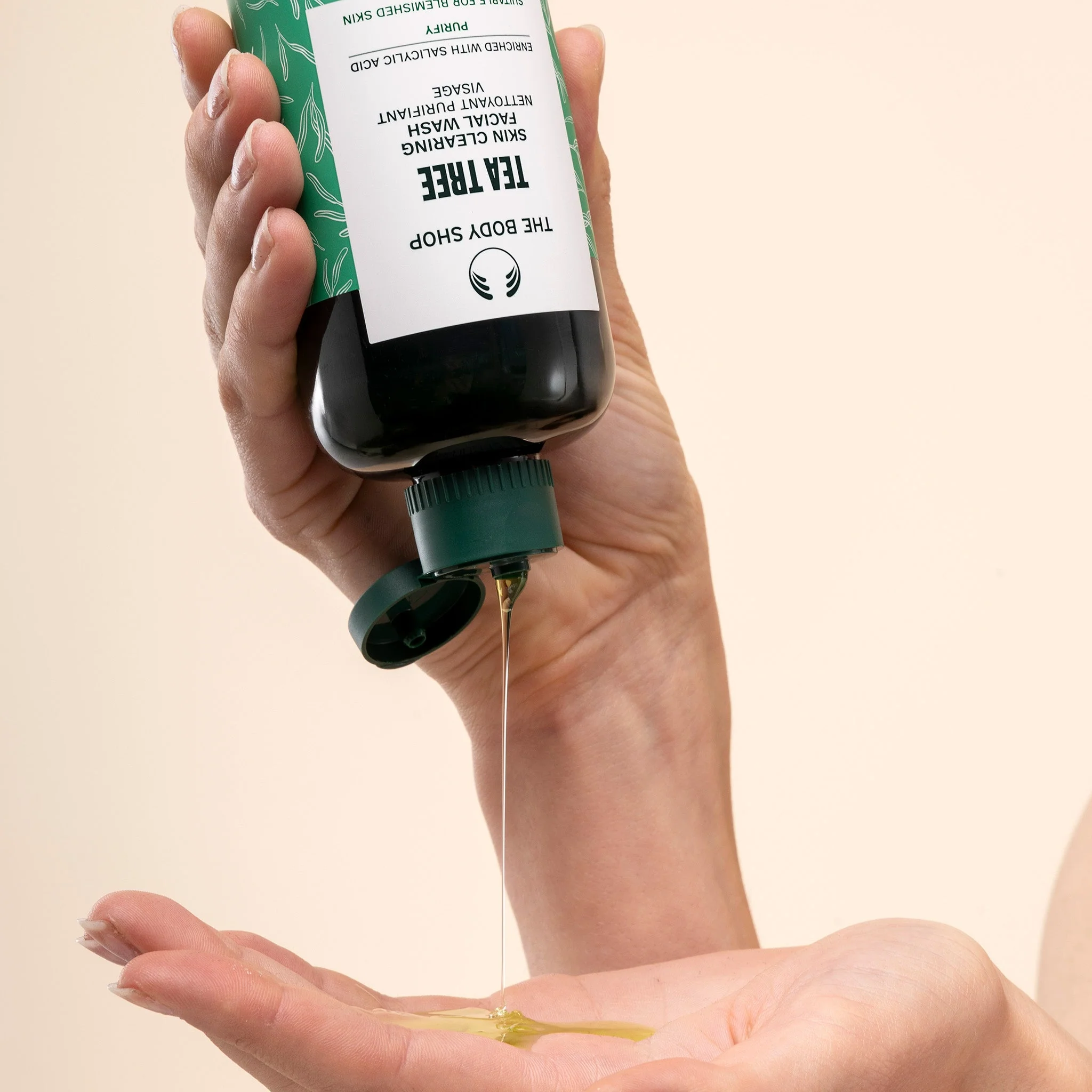 Tea Tree Skin Clearing Facial Wash 400ml - Image 3