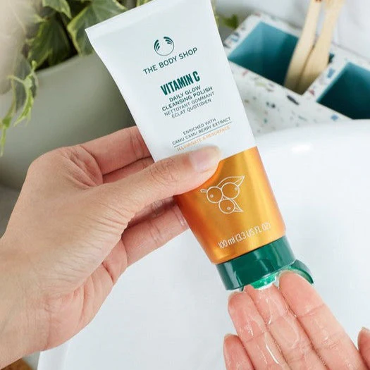 Vitamin C Glow Cleansing Polish - Image 3